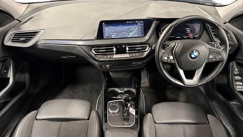 Used BMW 118 Sport Line 134 HP (98 kW) 2023 Blue Hatchback