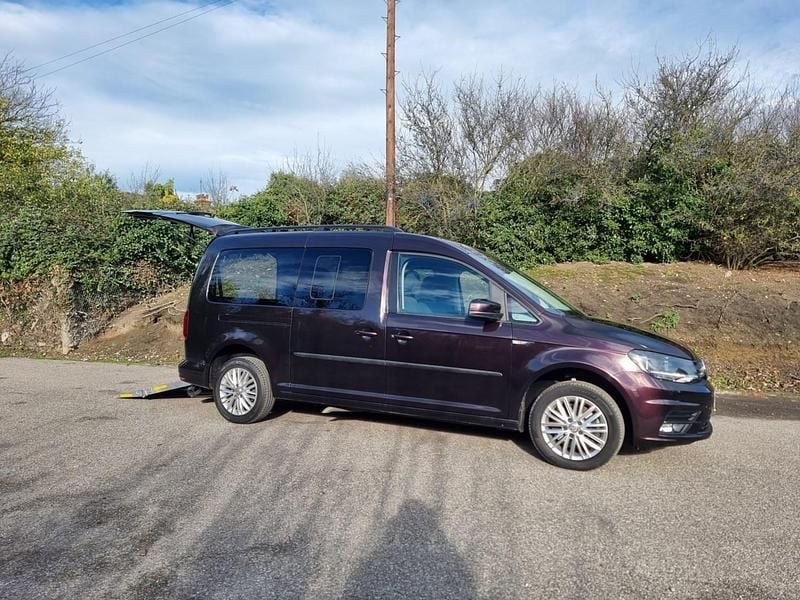 Mauve/purple Used 2017 VW Caddy Maxi Life Life MPV | £14,950 (Fair price) - Image 1/4
