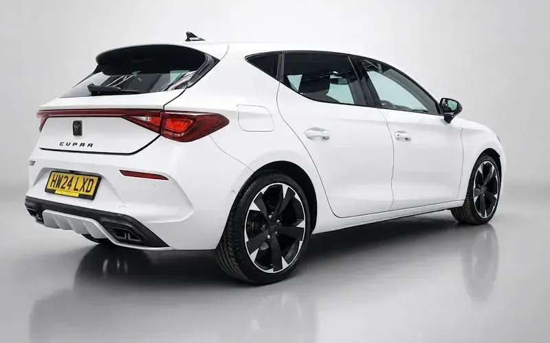 Used Cupra Leon 150 HP (110 kW) 2024 White Hatchback