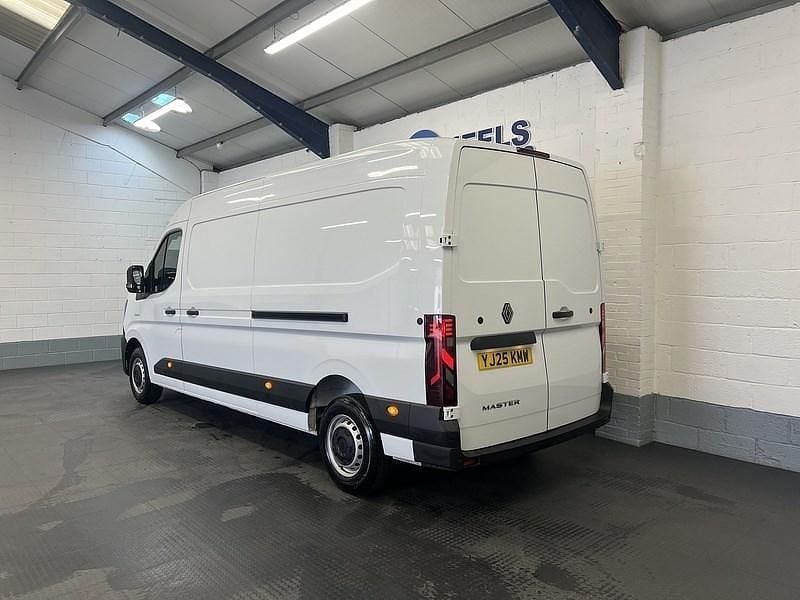 Used Renault Master 150 HP (110 kW) 2025 White MPV