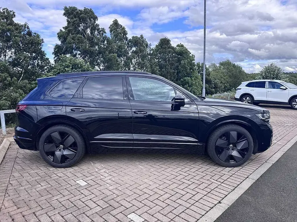 Used VW Touareg Black Edition 286 HP (210 kW) 2025 Black SUV