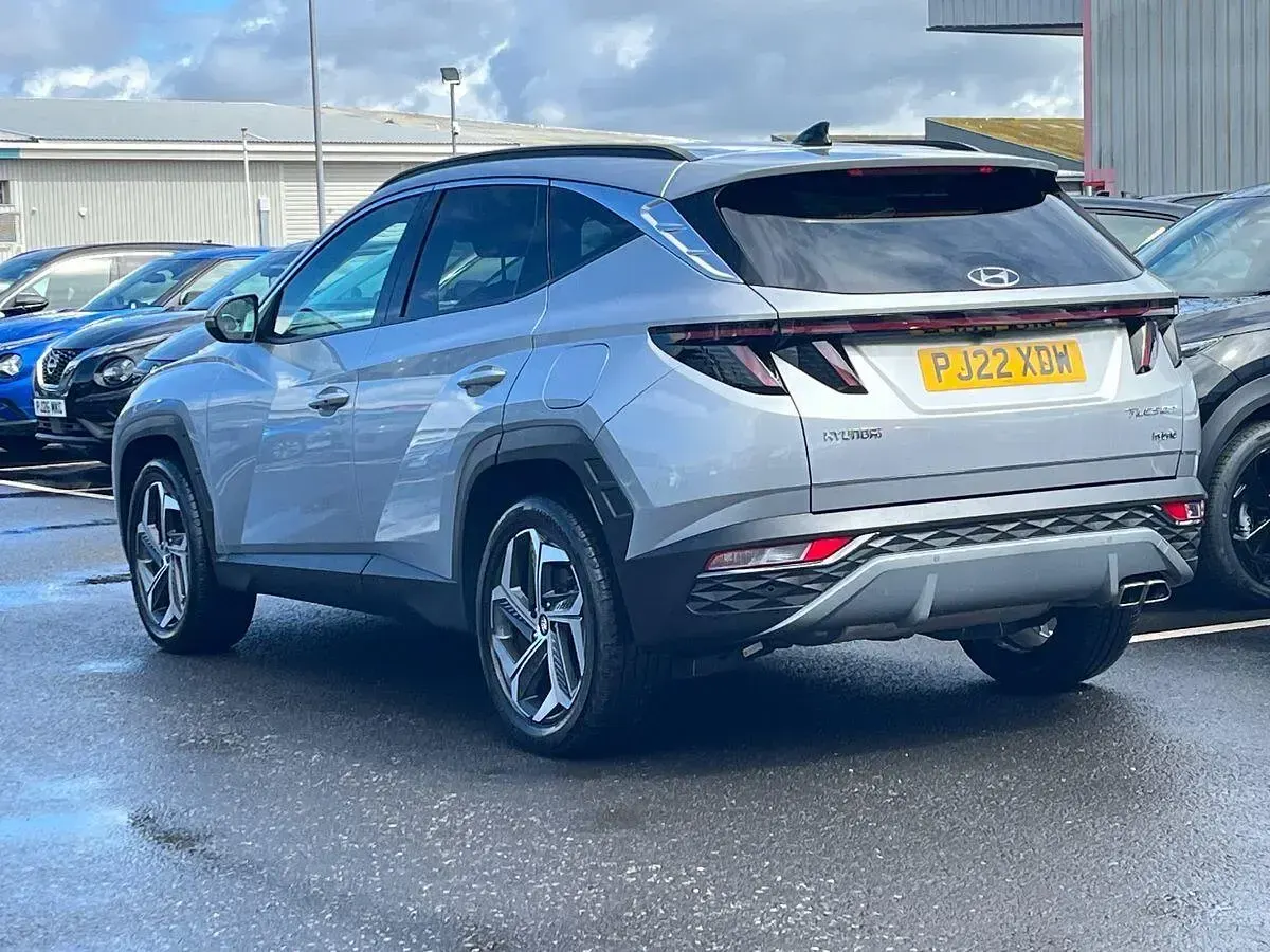 Usado Hyundai Tucson Premium 230 CV (169 kW) 2022 Plateado SUV