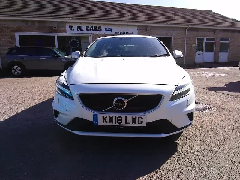 Usado Volvo V40 R-Design 120 HP (88 kW) 2018 Branco Citadino
