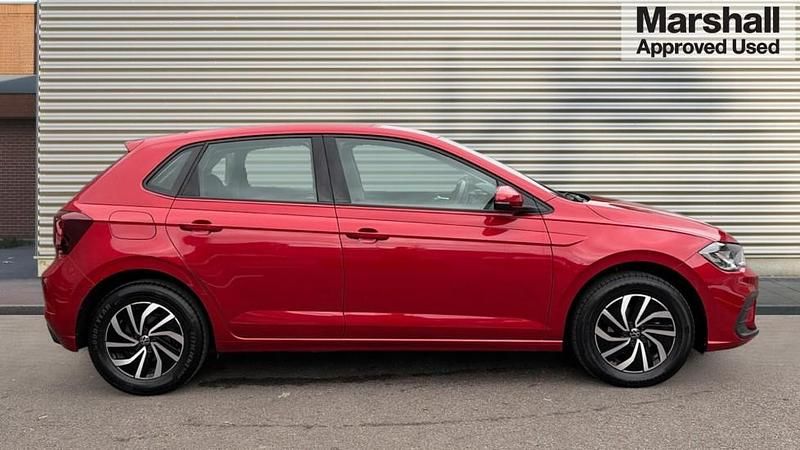 Used VW Polo Life 95 HP (69 kW) 2023 Kings red premium metallic Hatchback