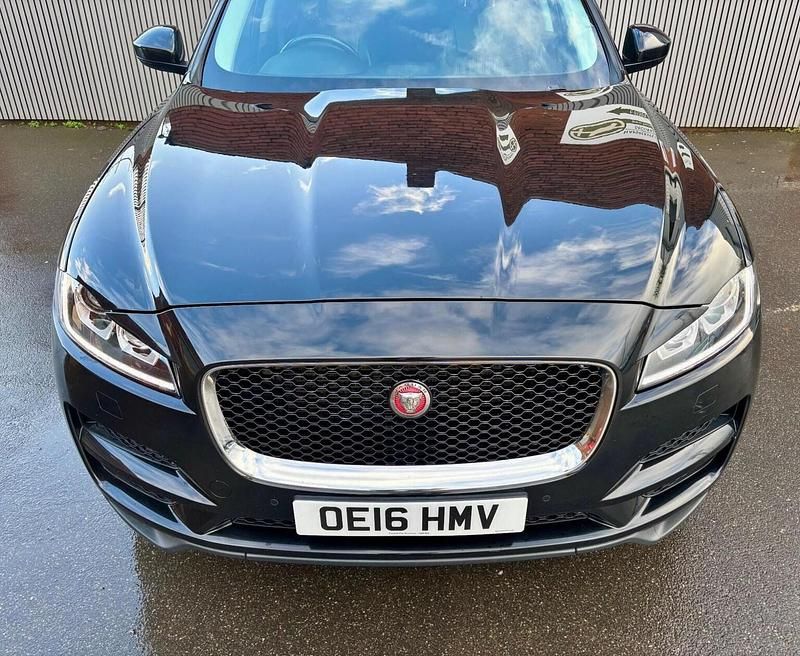 Used Jaguar F-Pace Portfolio 180 HP (132 kW) 2016 Black SUV