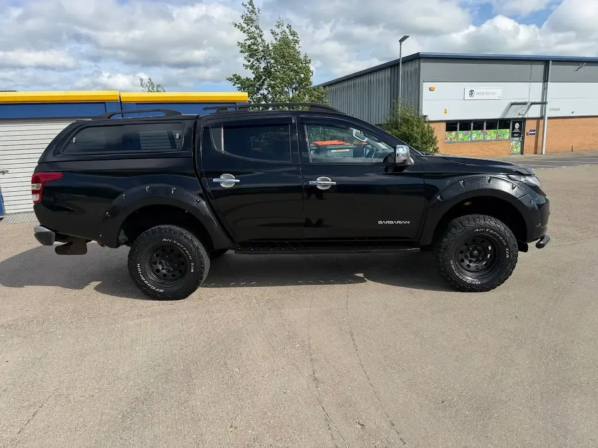 Used Mitsubishi L200 2017 Black Pickup