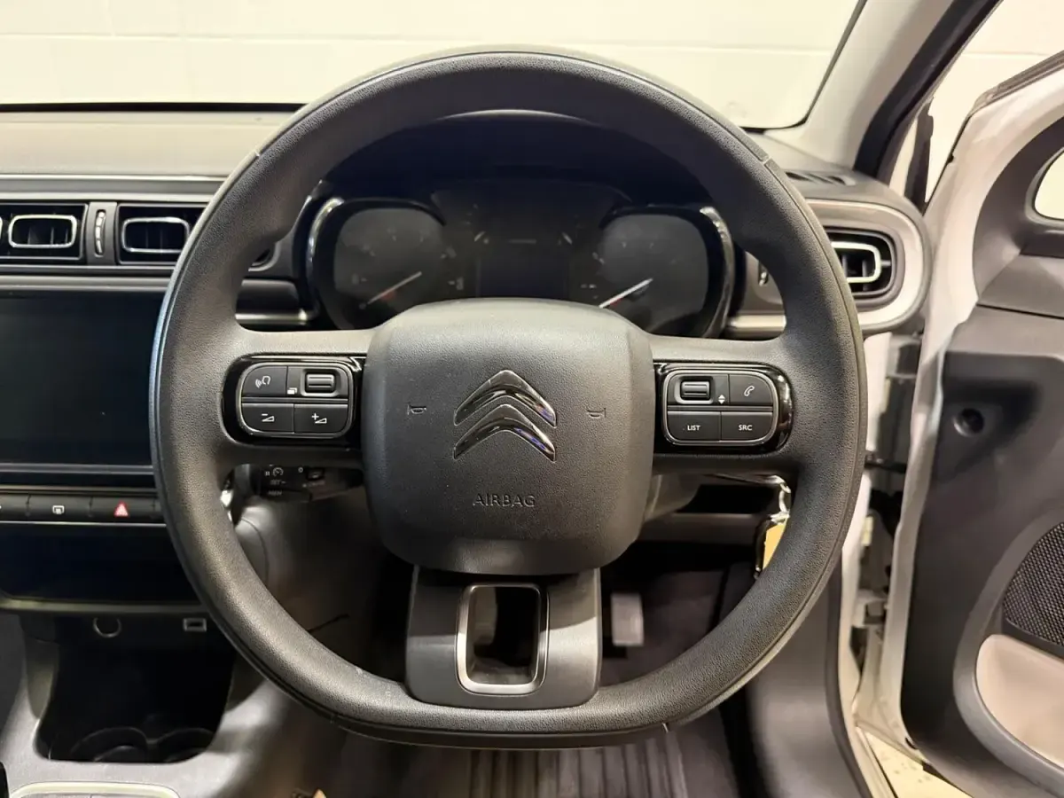 Used Citroën C3 PureTech 82 HP (60 kW) 2023 White Hatchback