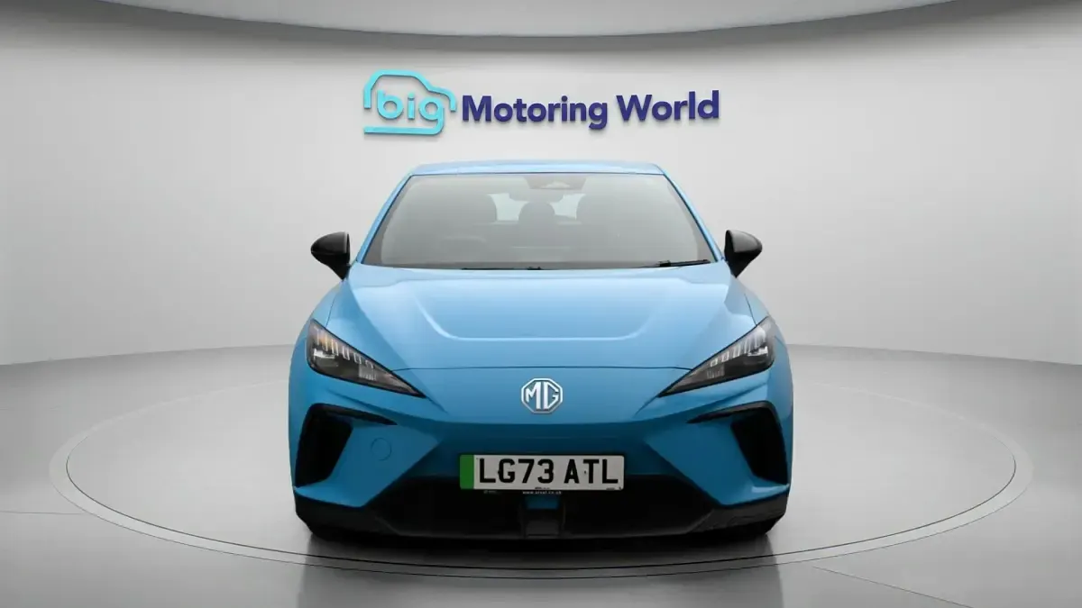 Begagnad MG MG4 EV SE 319 kW (435 HK) 2024 Blå Halvkombi