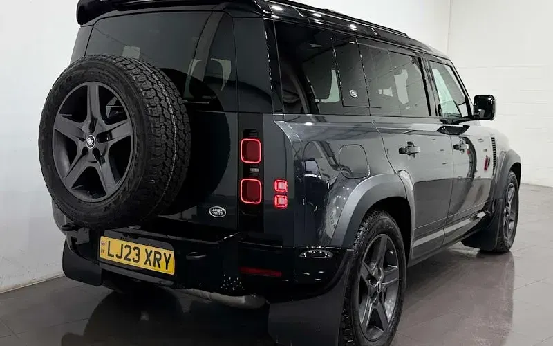 Used Land Rover Defender HSE Dynamic 249 HP (183 kW) 2025 SUV