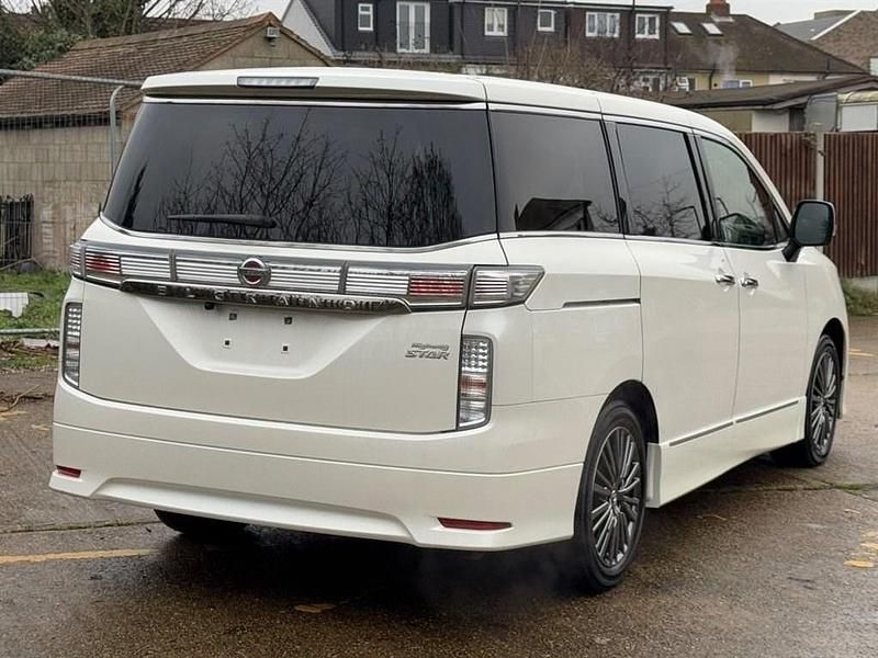 Used Nissan Elgrand 2018 White MPV