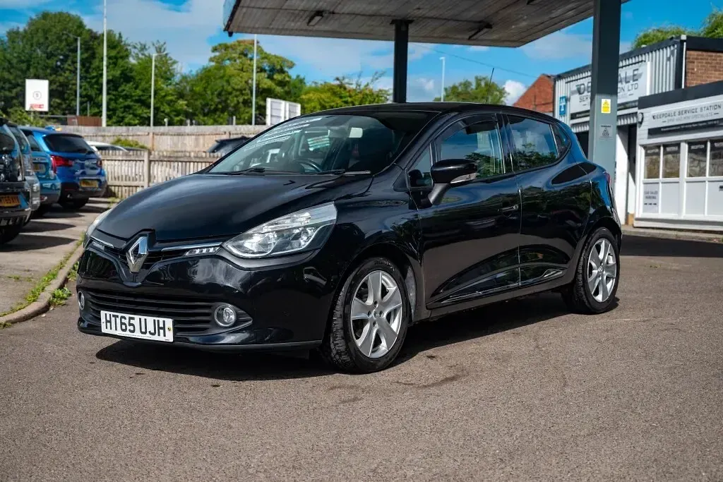 Used Renault Clio Dynamique 75 HP (55 kW) 2016 Black Hatchback