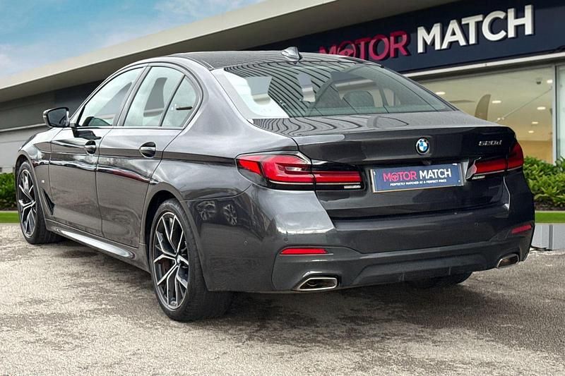 Usado BMW 520 M Sport 190 CV (139 kW) 2023 Gris Berlina