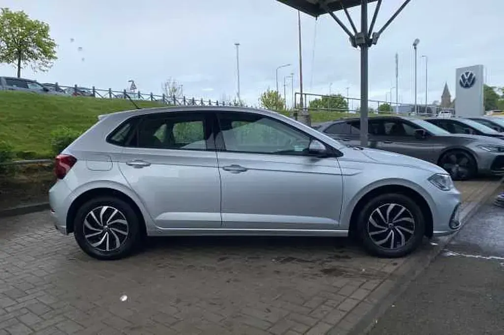 Used VW Polo Life 95 HP (69 kW) 2023 Silver Hatchback