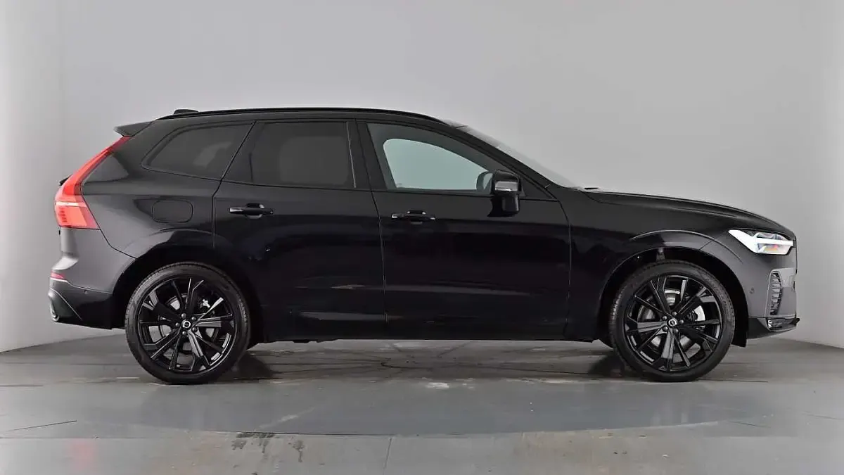 Used Volvo XC60 Plus 250 HP (183 kW) 2025 Onyx black SUV