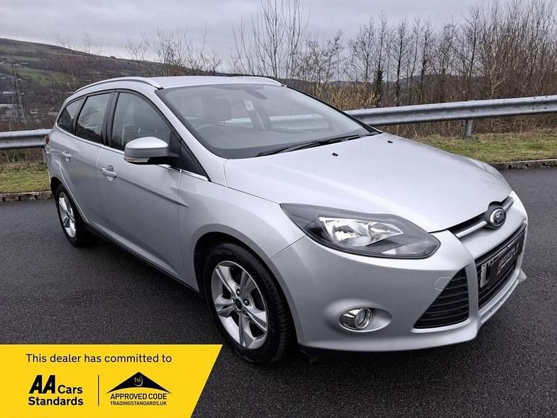 Used Ford Focus Zetec 125 HP (91 kW) 2013 Silver Estate