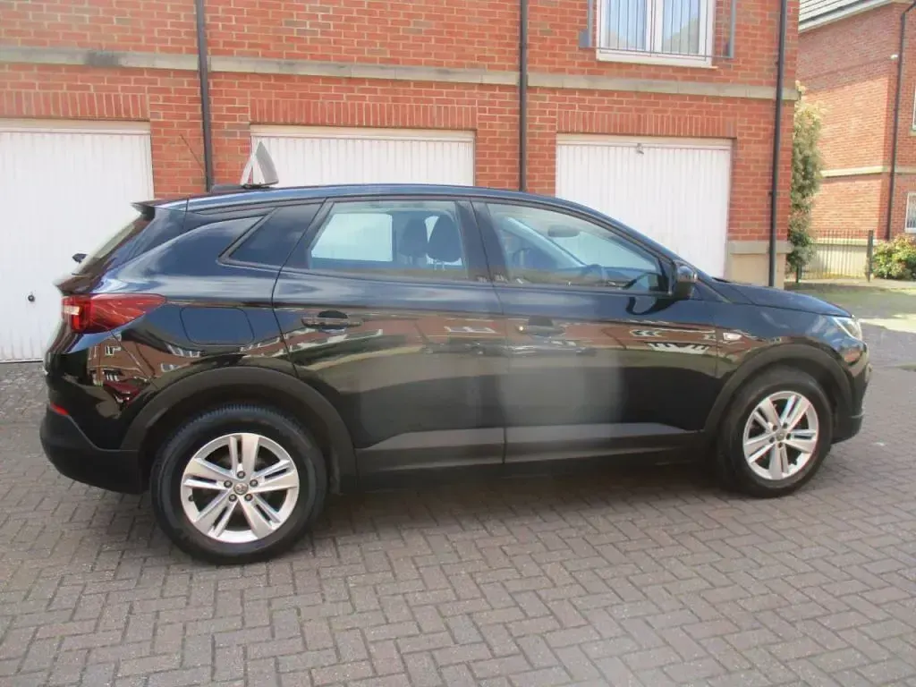 Usado Vauxhall Grandland X S 130 HP (95 kW) 2018 Preto SUV