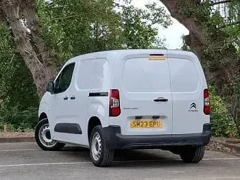Used Citroën Berlingo 100 HP (73 kW) 2023 White MPV