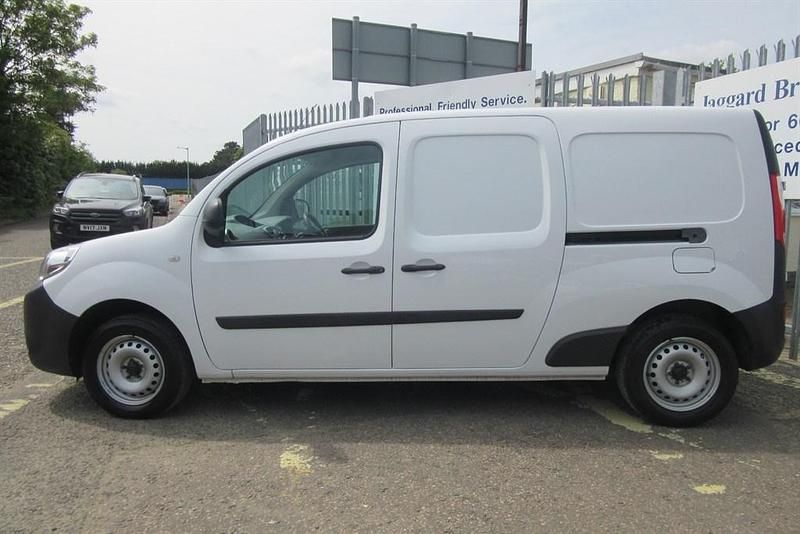 Used Renault Kangoo Business 90 HP (66 kW) 2018 White MPV