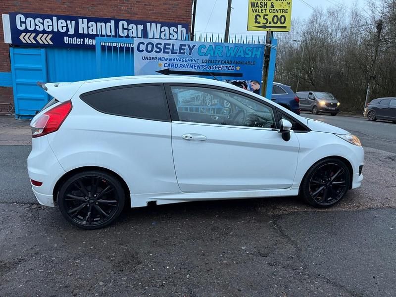 Used Ford Fiesta Zetec 2014 White Hatchback