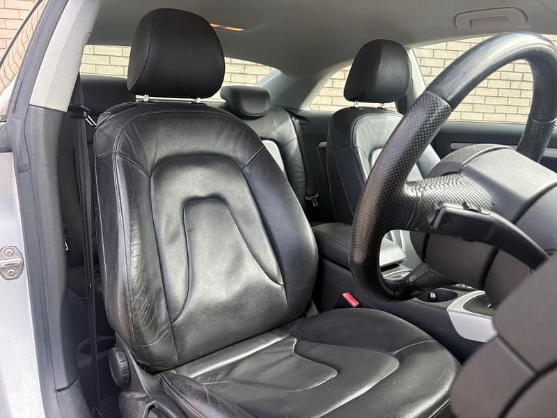 Used Audi A5 Comfort 160 HP (117 kW) 2011 Silver Coupe