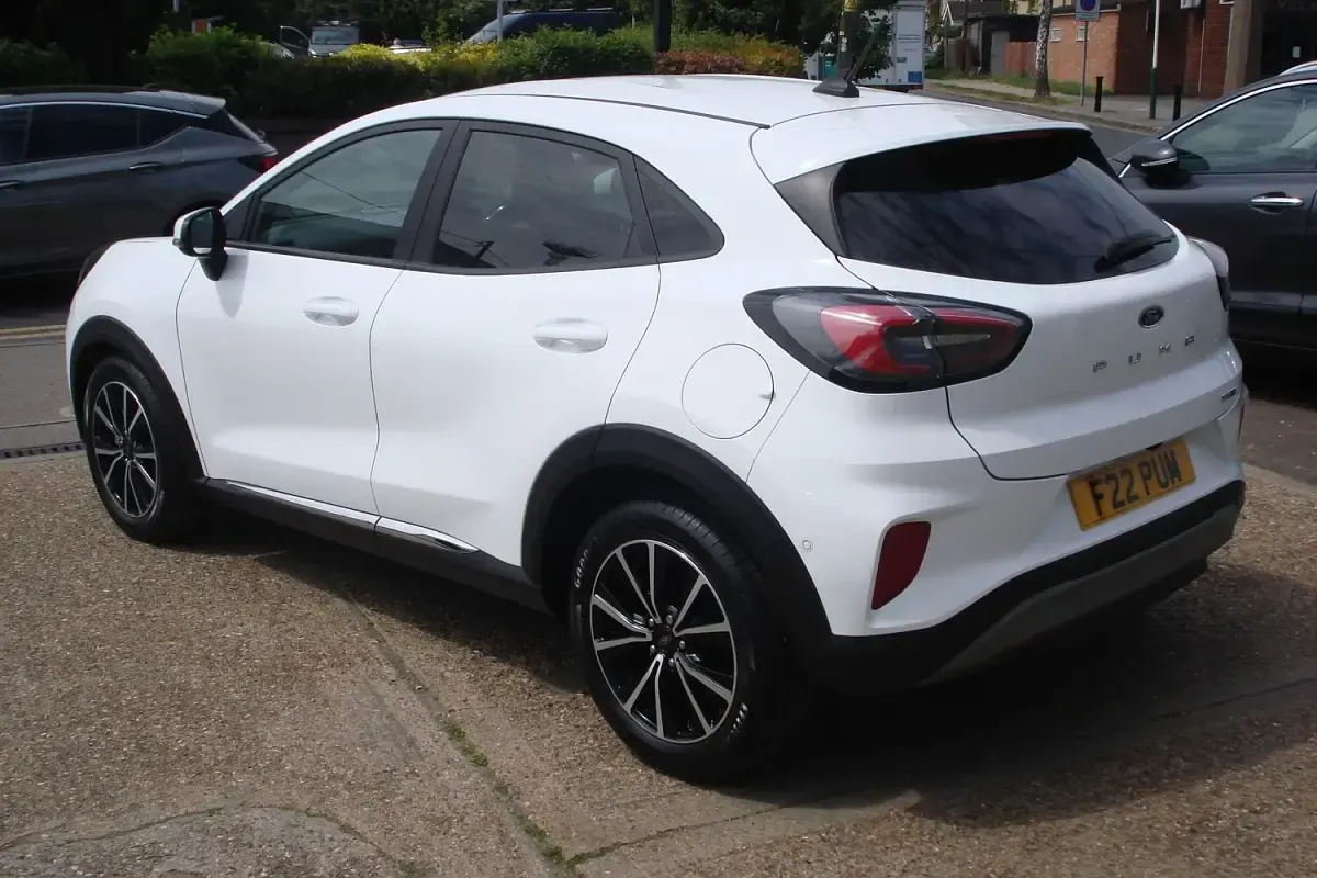 Used Ford Puma Titanium 125 HP (91 kW) 2020 Frozen white SUV
