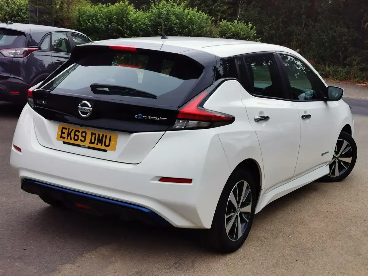 Used Nissan Leaf Acenta 110 kW (150 HP) 2020 White Hatchback