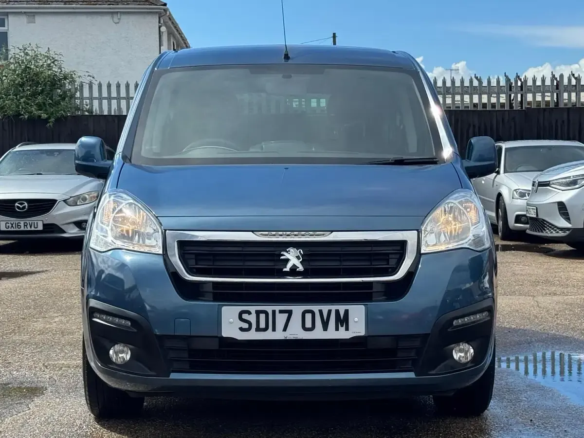 Used Peugeot TePee Allure 2017 Blue MPV