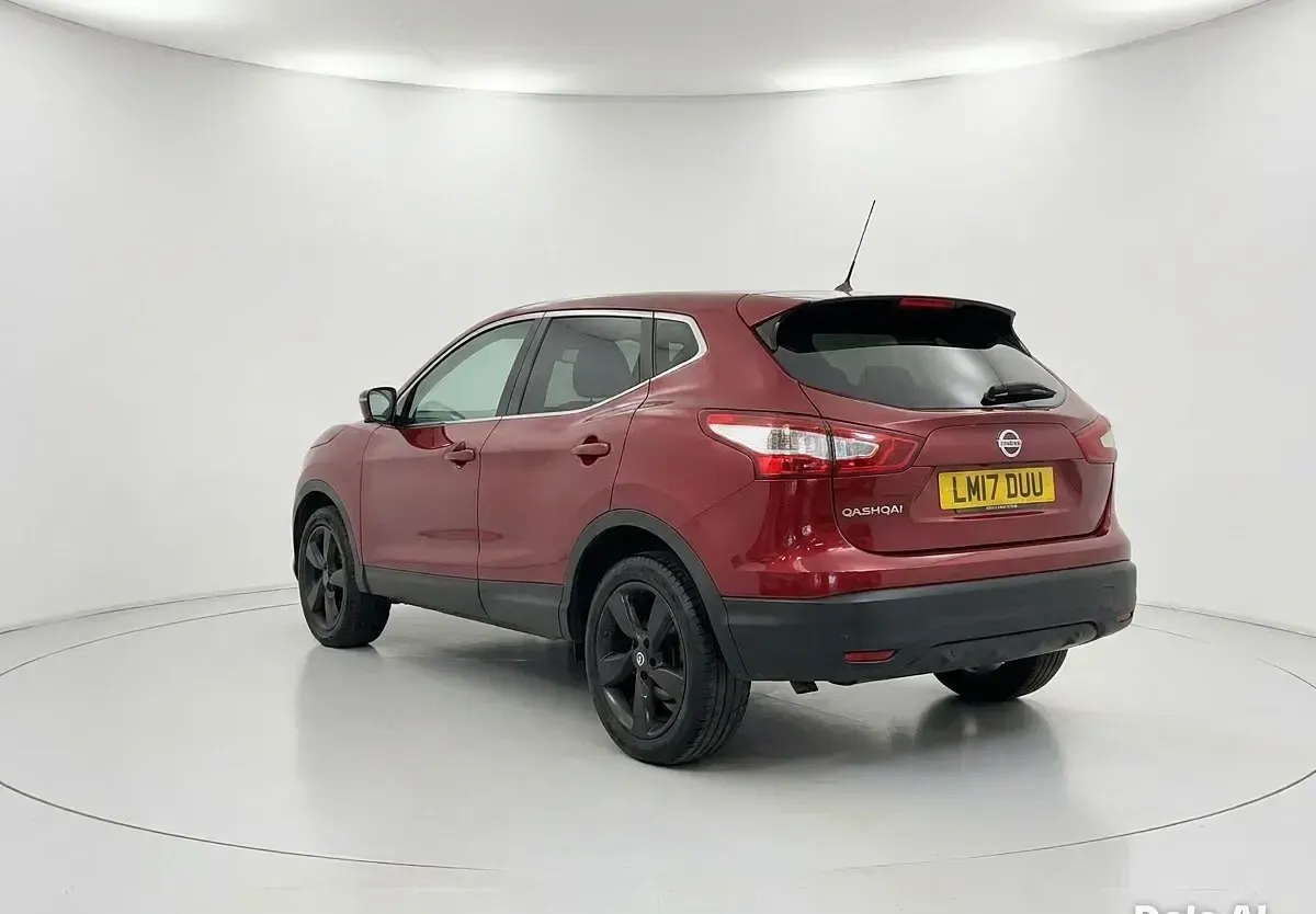 Used Nissan Qashqai N-Connecta 115 HP (84 kW) 2017 Red SUV