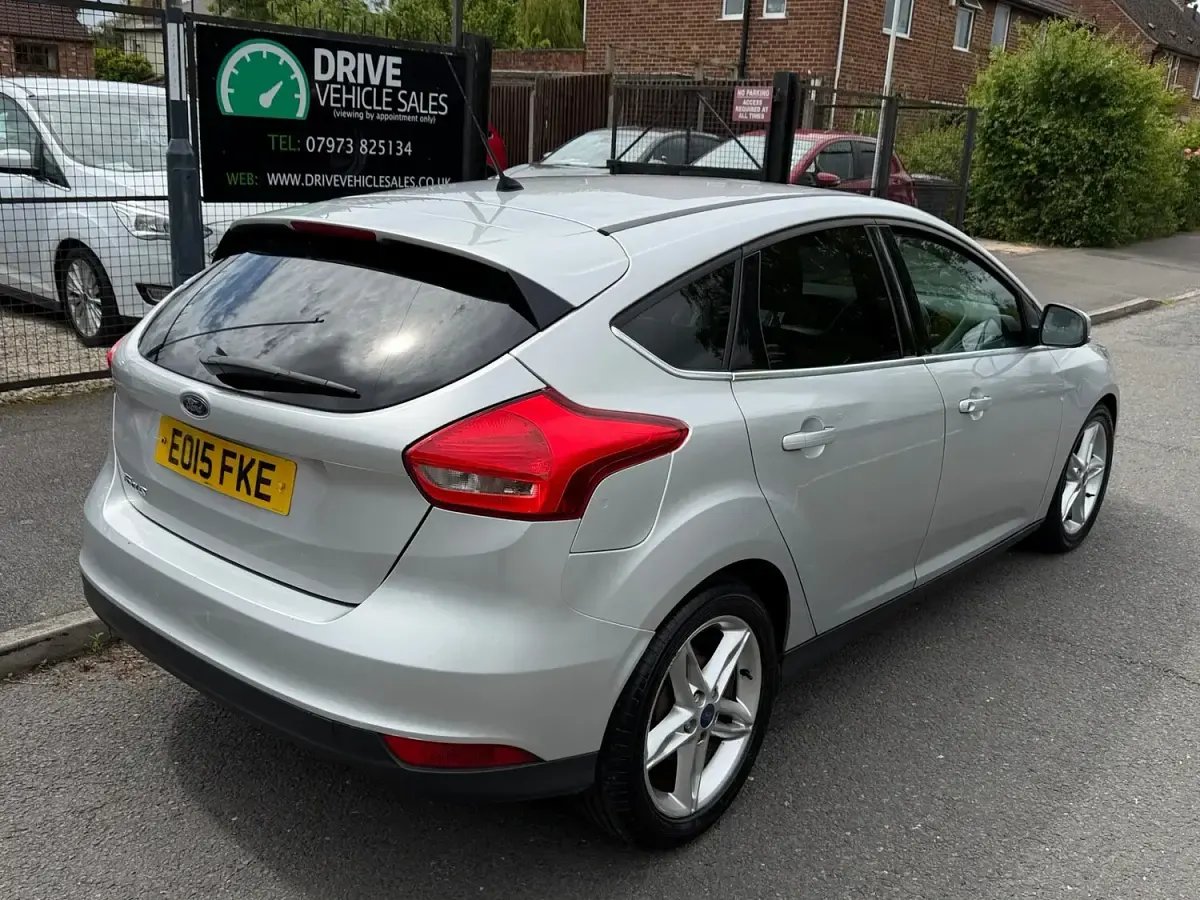 Used Ford Focus Zetec 120 HP (88 kW) 2015 Silver Hatchback