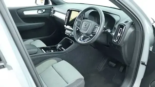 Used Volvo XC40 Plus 163 HP (119 kW) 2024 SUV