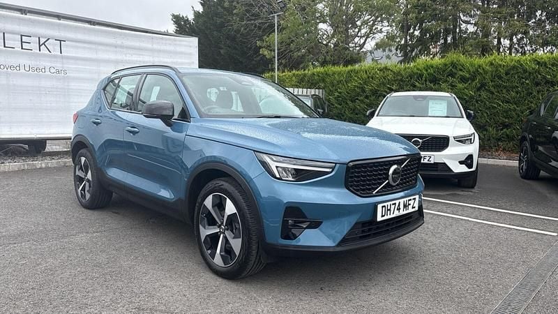 Fjord blue Used 2025 Volvo XC40 Plus SUV | £33,990 (Fair price) - Image 1/4