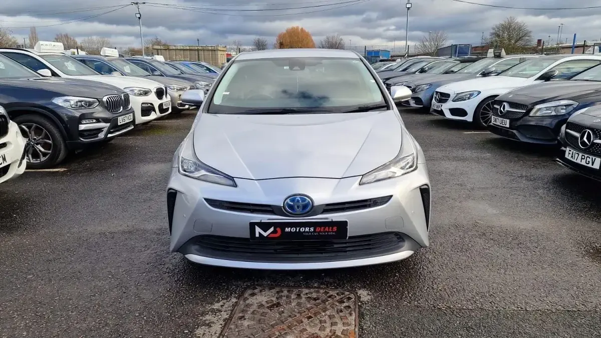 Used Toyota Prius 122 HP (89 kW) 2025 Silver Hatchback
