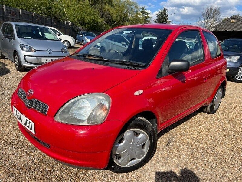Red Used 2001 Toyota Yaris Hatchback | £2,299 (Fair price) - Image 1/4