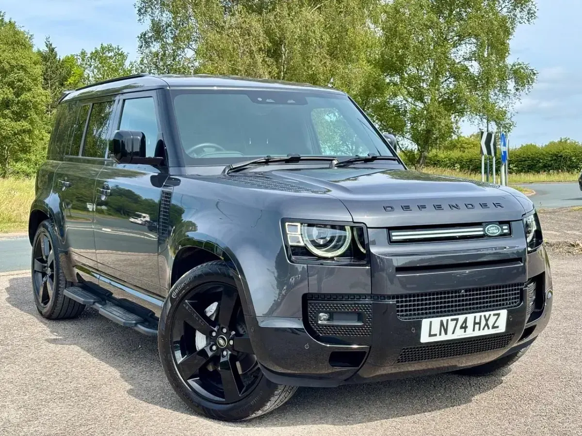 Used Land Rover Defender HSE Dynamic 350 HP (257 kW) 2024 Grey SUV