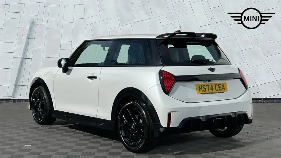Used Mini Cooper Hatch 113 kW (154 HP) 2025 White Hatchback