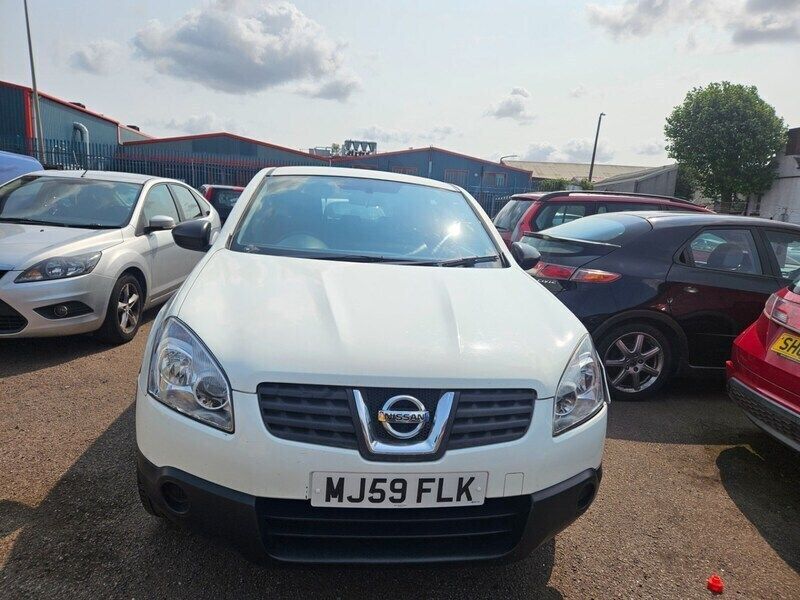 White Used 2009 Nissan Qashqai Visia SUV | £1,899 (Good price) - Image 1/4