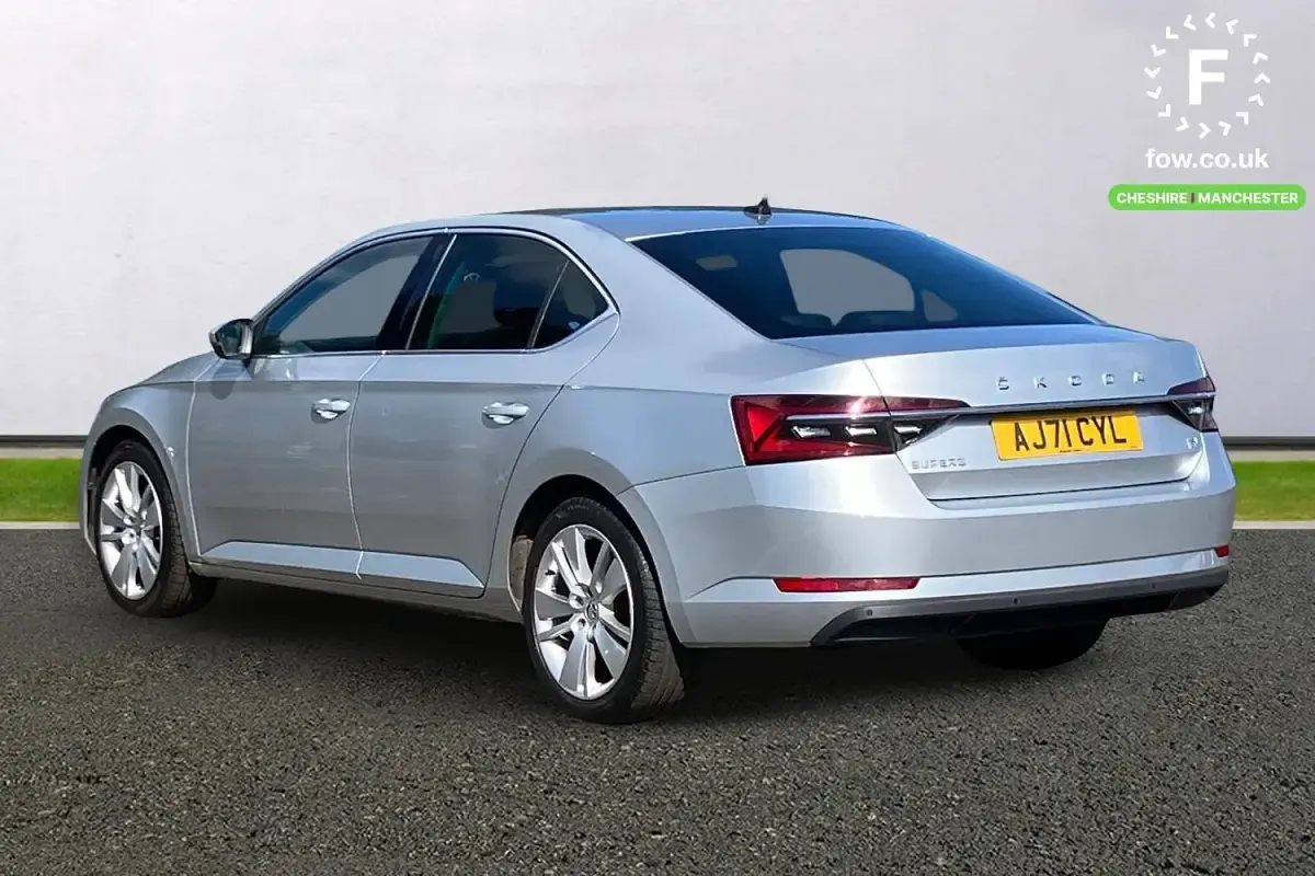 Gebraucht Skoda Superb SE L 2021 Silber Kleinwagen