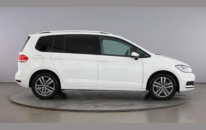 Used VW Touran Match 150 HP (110 kW) 2024 White MPV