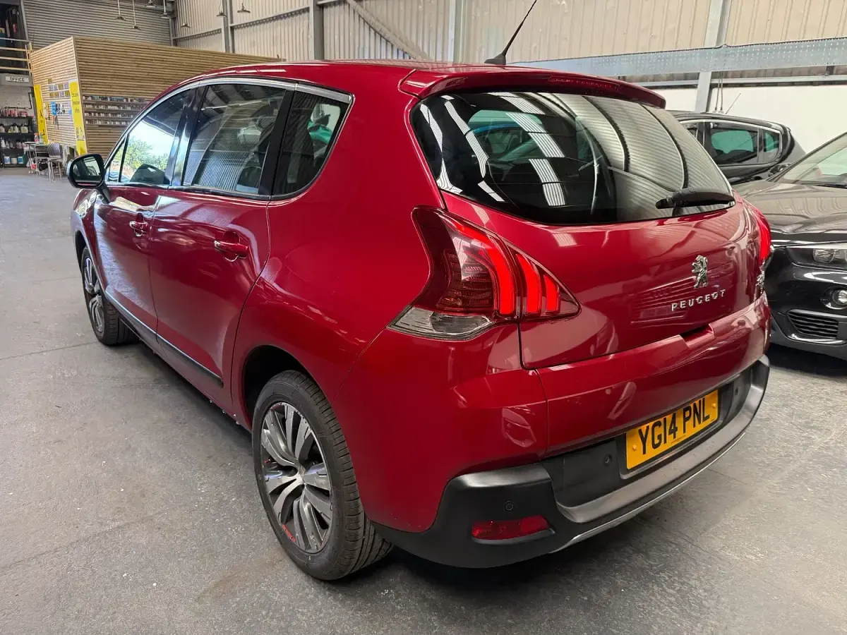 Used Peugeot 3008 Active 115 HP (84 kW) 2014 Red Estate