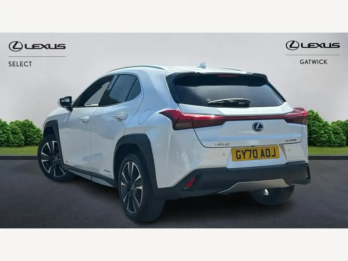 Usado Lexus UX 184 HP (135 kW) 2020 Branco SUV