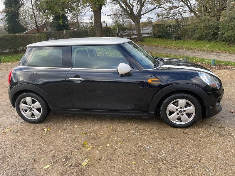 Begagnad Mini Cooper Hatch 2016 Svart Halvkombi