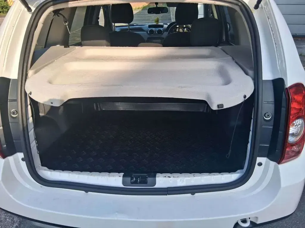 Used Dacia Duster Lauréate 110 HP (80 kW) 2014 White SUV