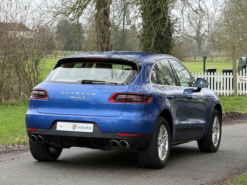 Used Porsche Macan 258 HP (189 kW) 2016 Blue SUV