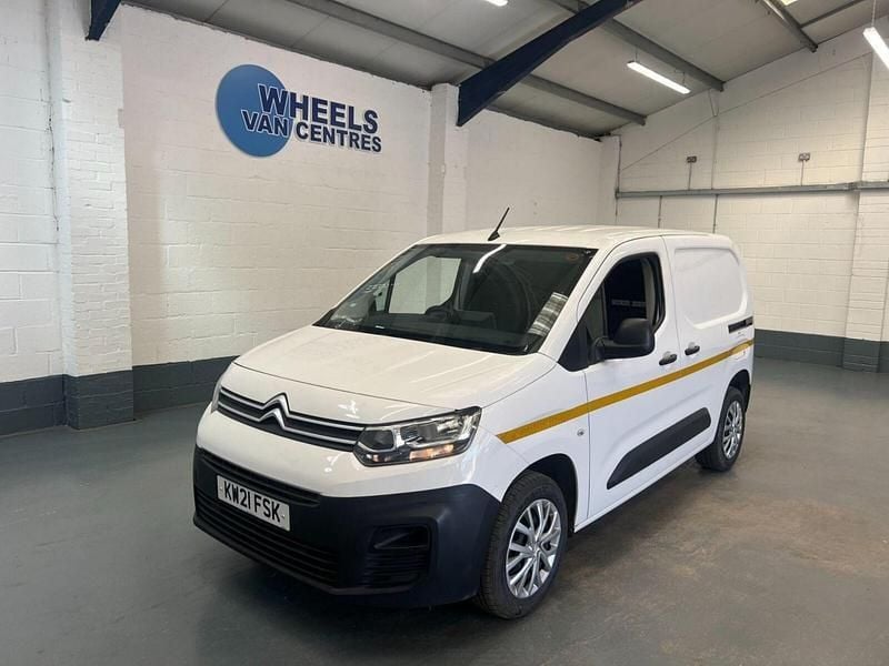 White Used 2021 Citroën Berlingo MPV | £9,690 (Super price) - Image 1/4