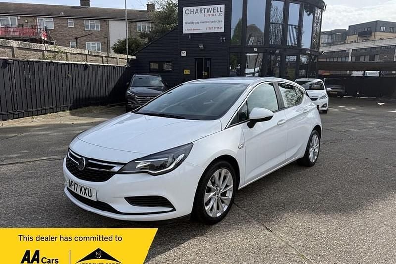 Second-hand Vauxhall Astra 2017 Alb Hatchback