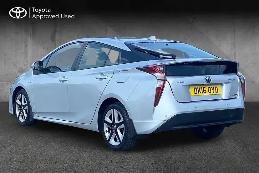 Used Toyota Prius Business Edition 122 HP (89 kW) 2016 Silver Hatchback