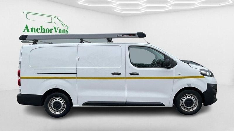 Used Vauxhall Vivaro 100 HP (73 kW) 2022 White MPV