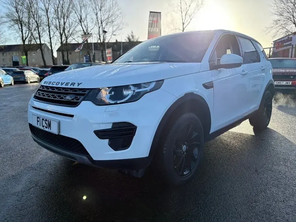 Used Land Rover Discovery 5 SE 180 HP (132 kW) 2017 White SUV