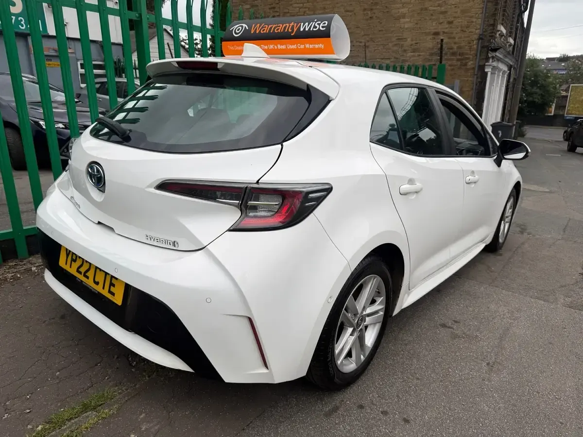 Used Toyota Corolla 120 HP (88 kW) 2022 White Hatchback