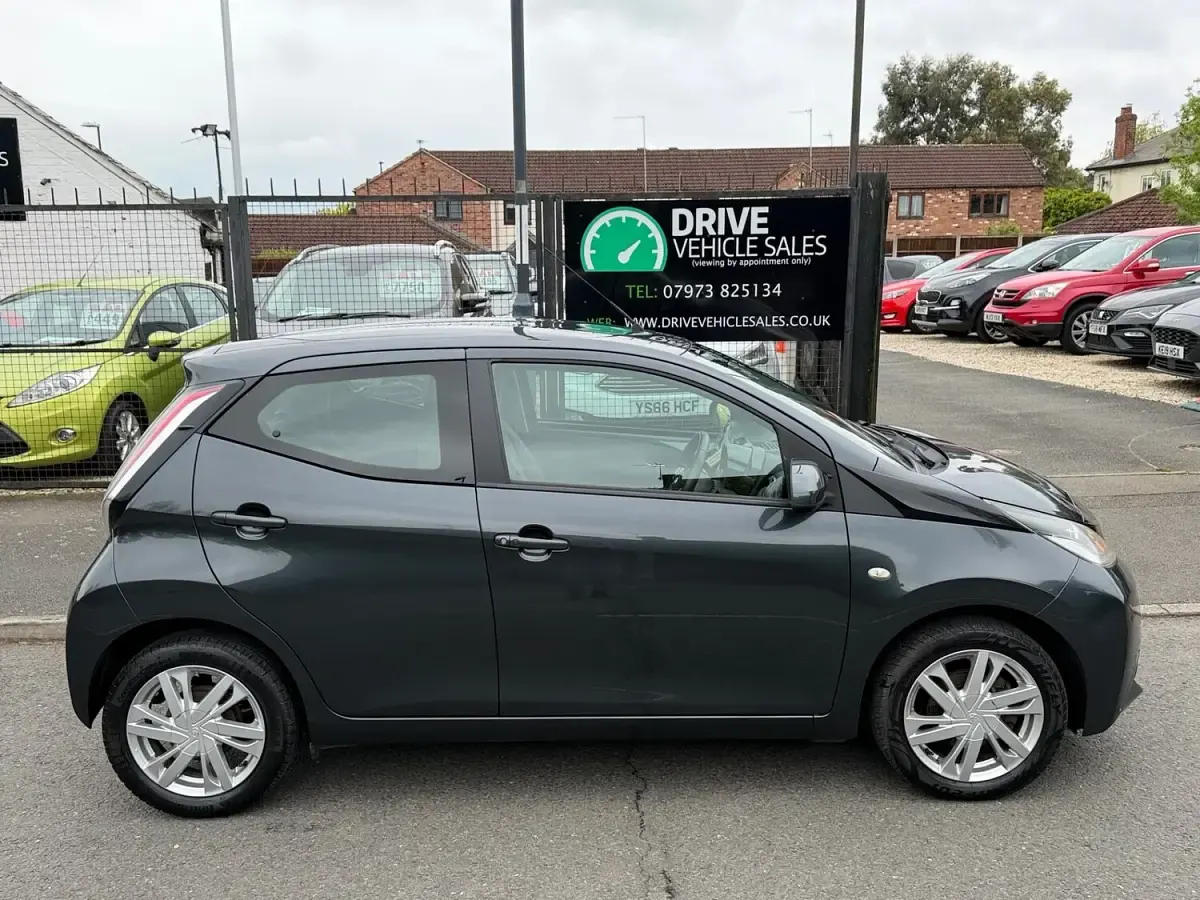 Used Toyota Aygo x-press 2015 Grey Hatchback